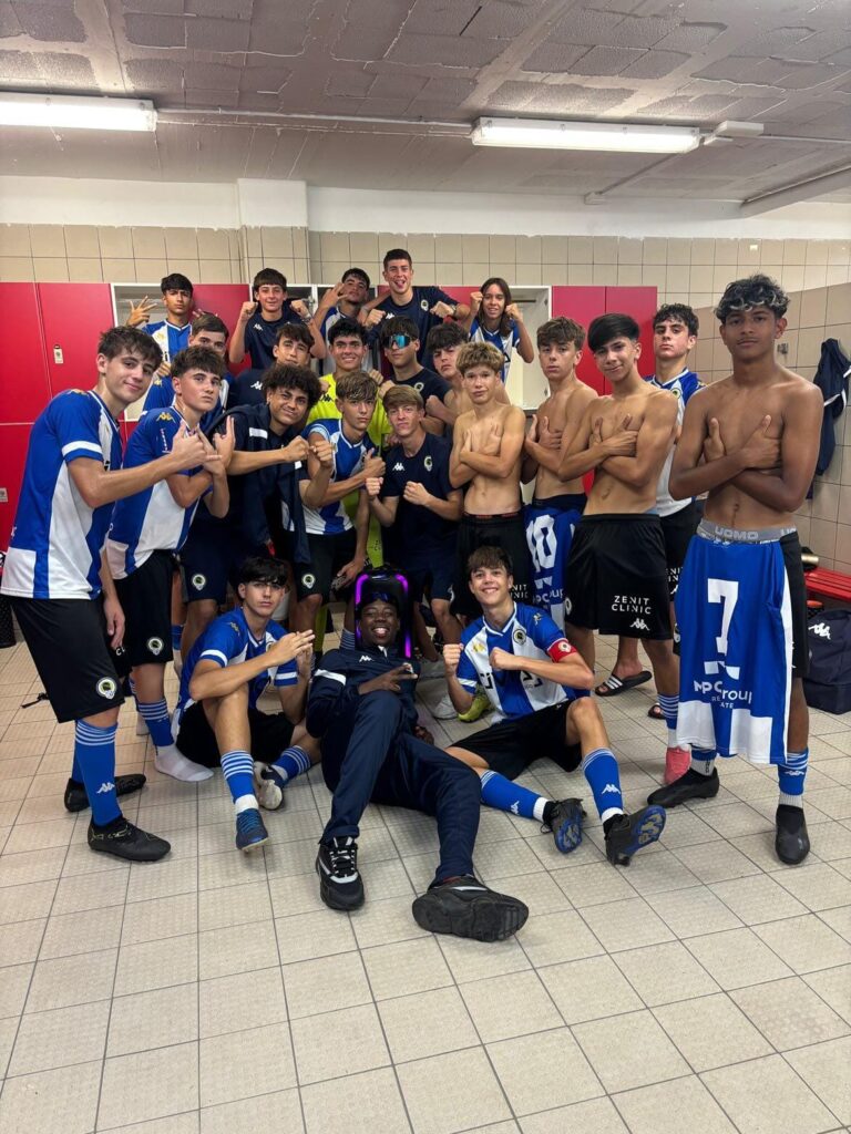 El Cadete A celebrando la victoria