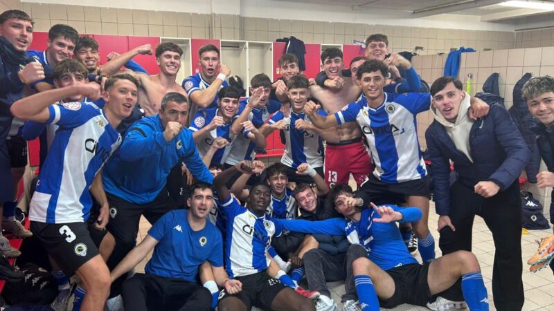 El Juvenil A se va al parón navideño con victoria contra el Jove Español (3-0)