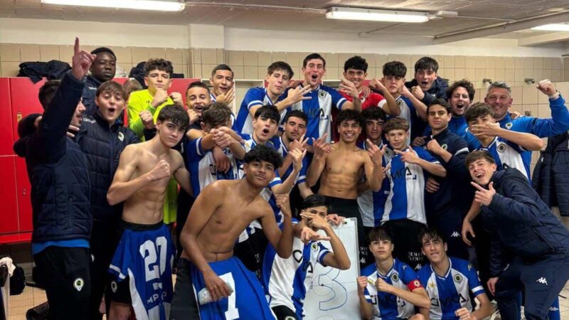 El Cadete A golea para seguir recortando puntos