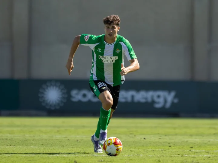 El Hércules añade a Aitor Gismera a su centro del campo