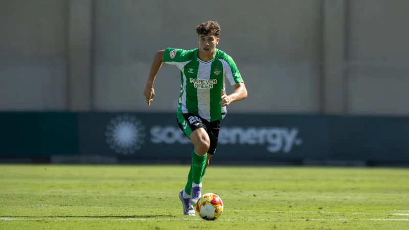El Hércules añade a Aitor Gismera a su centro del campo