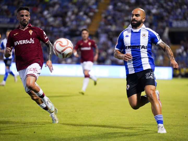 Un Hércules falto de acierto pierde en su debut liguero ante el Real Murcia (1-2)